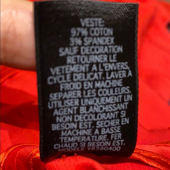 A beautiful top with buttons and belt from Guess. - Picture 5 of 5